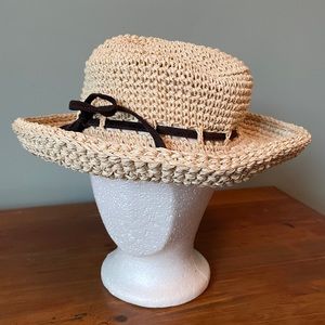 Packable, scrunchable straw hat